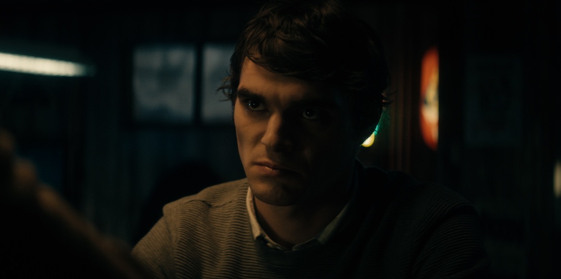 Помер зірка серіалу "Пуститися берега" ЕрДжей Мітт: йому було 34 роки